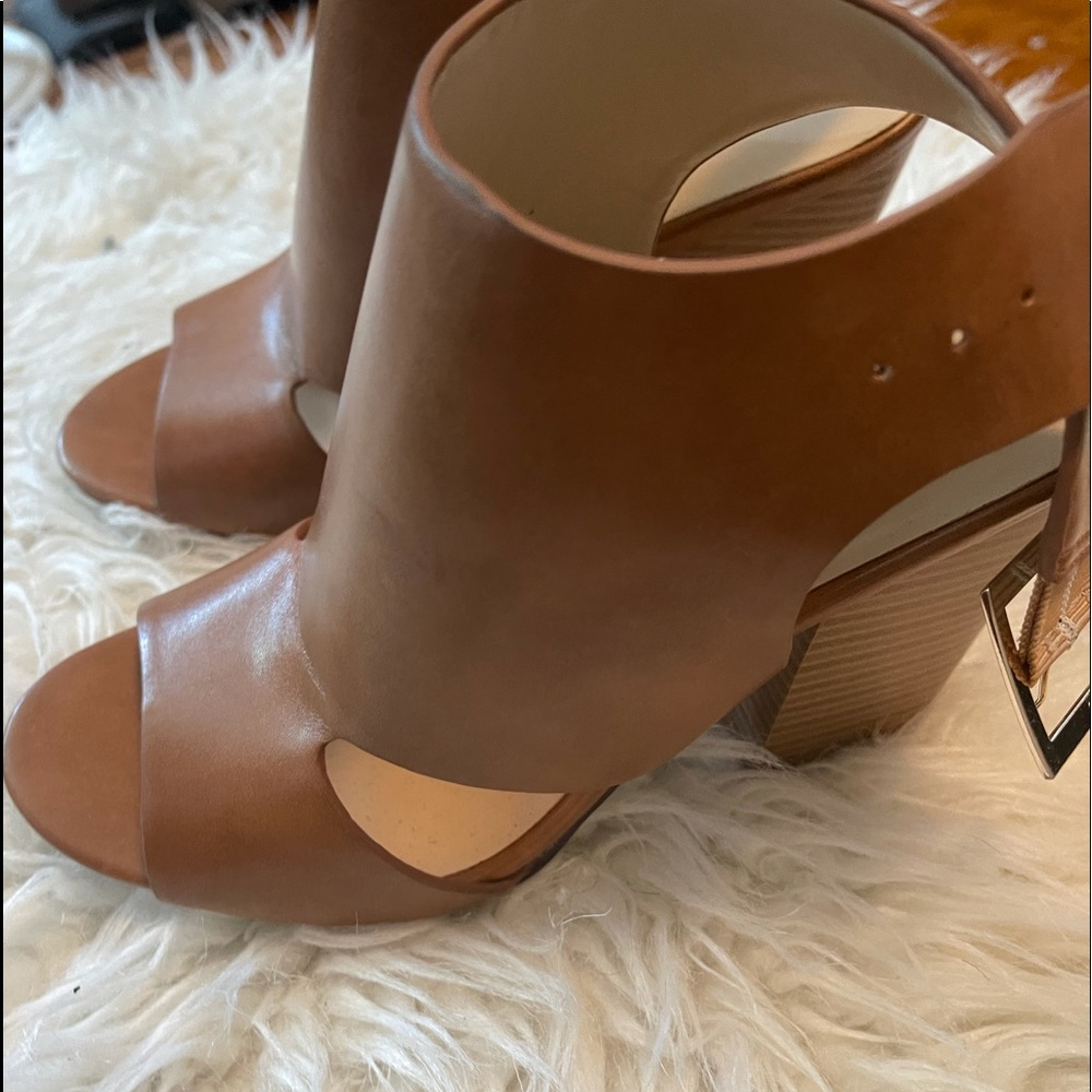 Ladies camel colored sandals by Pierre Dumas